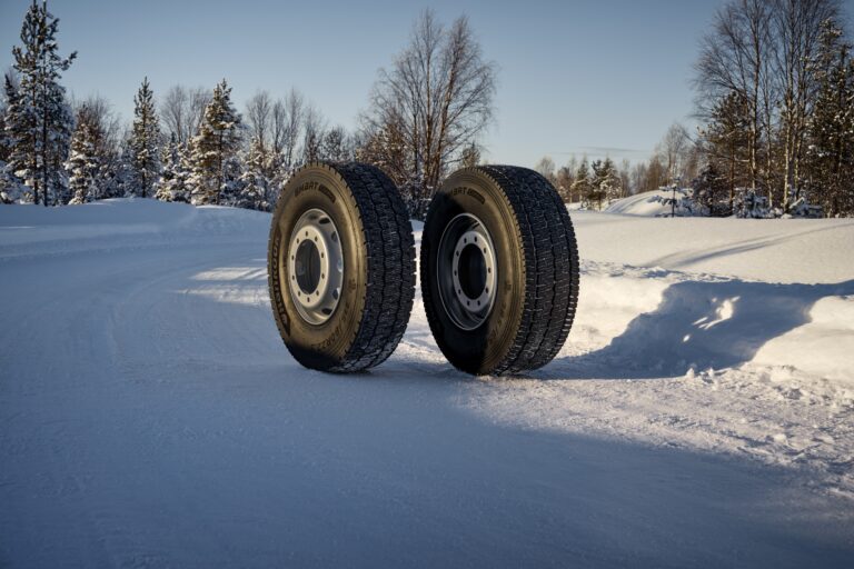 Sunkiojo transporto padangos Hankook AW53/DW53 vidiniuose bandymuose sniego įsibėgėjimą pagerina 4%