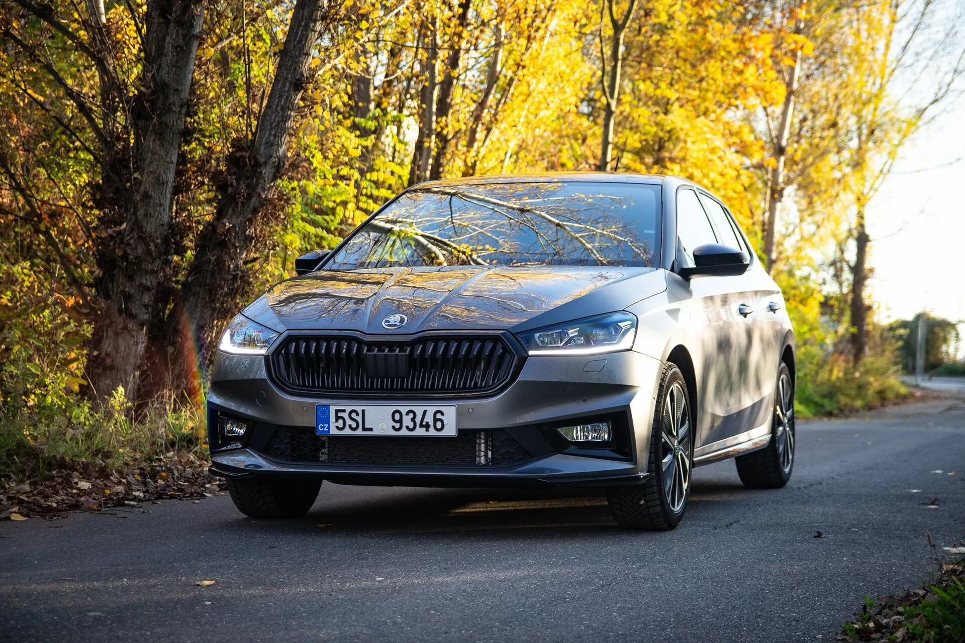 ADAC žieminių padangų testas 2026: 16 padangų 185/65 R15 — laimi Continental, devynios nepatenkinamos